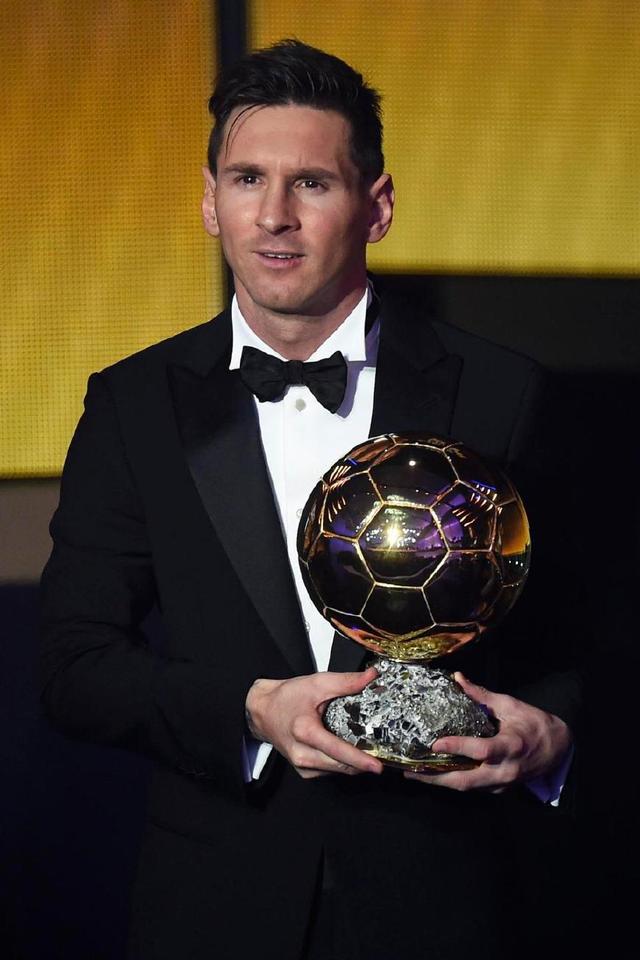 内蒙古额尔古纳初冬银装素裹，金雕翱翔雪原尽显苍穹之王风范