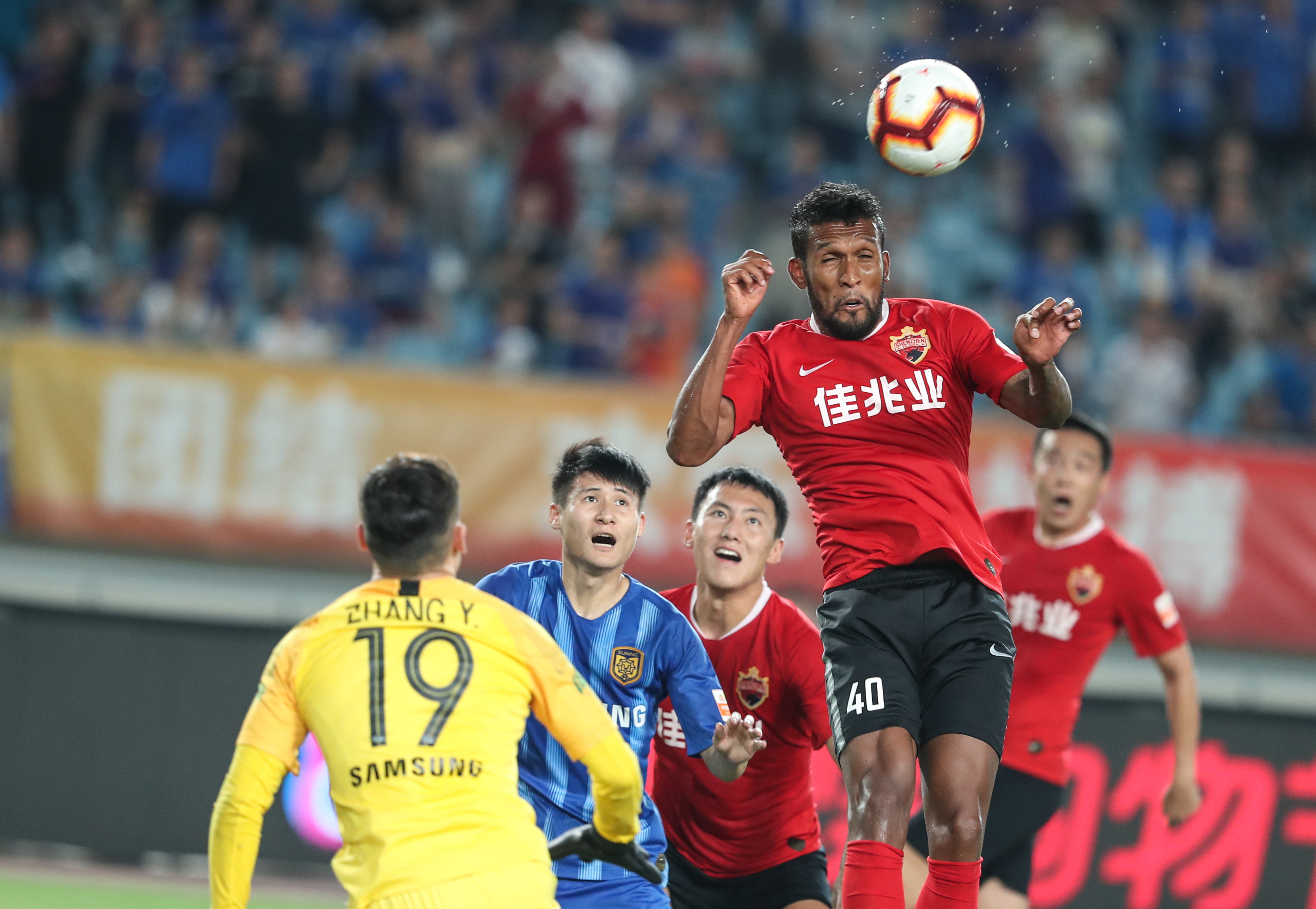 哈宝角球区唱跳 欢乐值直接拉满 开云体育播报