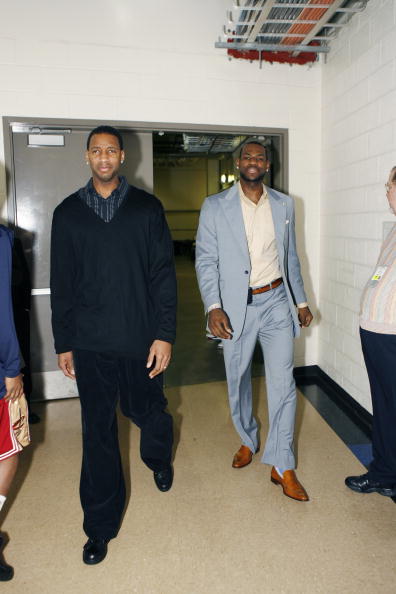 可爱白丝垃圾桶兔《蔚蓝档案》霞泽美游1／7手办开订