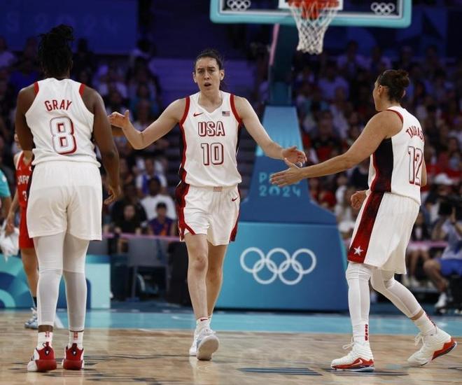 太阳报：客胜曼城后，贝林的母亲和女友随他一起返回马德里