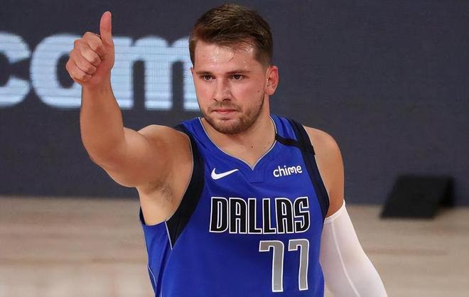 25岁中国球员改行卖肠粉：被领导小孩挤掉，老队员凌晨让我买避孕套