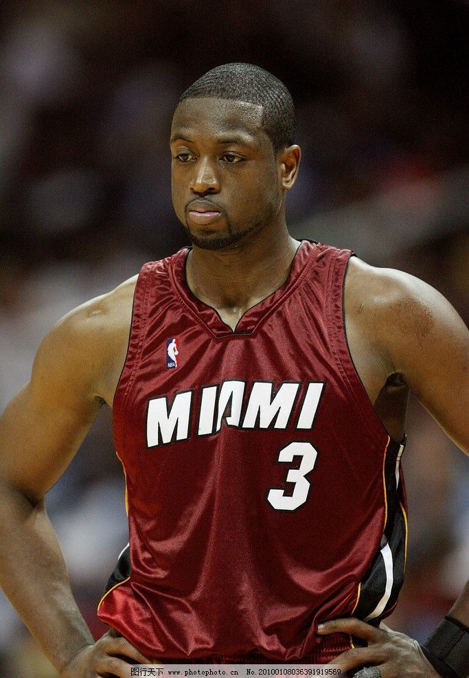 艾顿是湖人队史首位100%命中率0失误且砍两双的首发球员